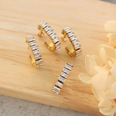 Bông tai kim cương đầy đủ zircon hình chữ U được cá nhân hóa Địa điểm tổ chức tiệc theo phong cách Mili ins với trang sức tai bằng thép titan F543