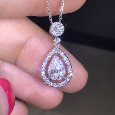 Trực tiếp cung cấp mô phỏng Vòng cổ Moissanite nữ mạ 18k chuỗi xương đòn giọt nước hình quả lê bột màu vàng mặt dây chuyền kim cương trang sức zircon