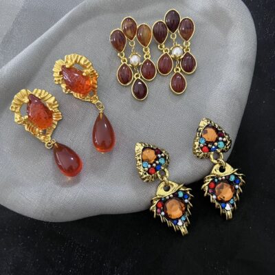 Phong cách retro cung đình màu đá quý bông tai tam giác hình học trung niên kim cương màu bông tai thủy tinh màu cam bông tai khí chất