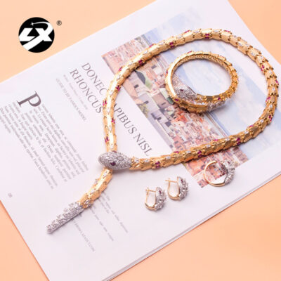 Châu Âu và Châu Mỹ xuyên biên giới động vật nữ cổ áo rắn vi dát vàng đàn hồi khóa rắn vòng cổ bông tai thời trang bán buôn