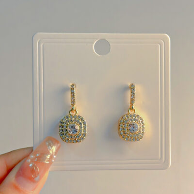 Bông tai kim cương khối lập phương zircon siêu nhỏ khảm bạc khí chất bông tai thời trang và tinh tế 2023 bông tai hợp thời trang mới bông tai