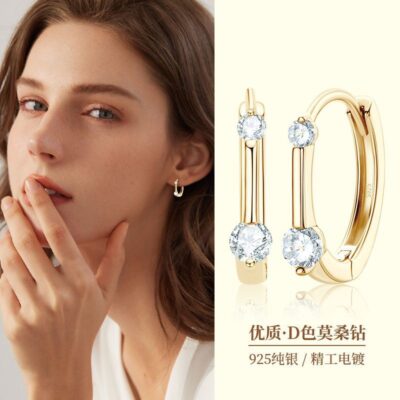 Người nổi tiếng trên mạng thời trang cá tính phù hợp với tất cả các bông tai kim cương màu D Moissanite Âu Mỹ đơn giản và tinh tế bông tai bạc s925 bán buôn