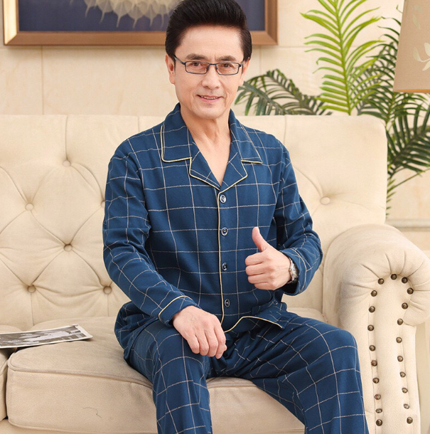 Đồ ngủ là trang phục quen thuộc trong cuộc sống hàng ngày của nam giới