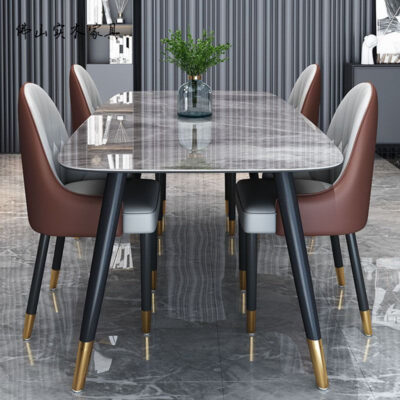 Bàn ăn đá phiến kiểu Ý cho gia đình phòng nhỏ, phòng khách đơn giản và hiện đại kết hợp với ghế ăn gỗ nguyên khối.