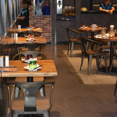 Nhà máy cung cấp bàn ghế nhà hàng, nhà hàng trà sắt nghệ thuật hai chỗ ngồi phong cách công nghiệp hoài cổ, nhà hàng thức ăn nhanh bàn ghế gỗ nguyên khối