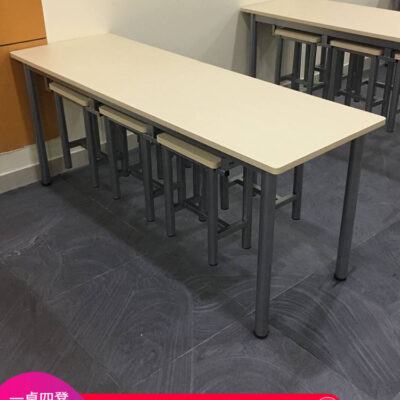 Bàn ghế ăn căng tin cho nhân viên trong trường học và công trường xây dựng - Bàn ghế treo đơn giản.