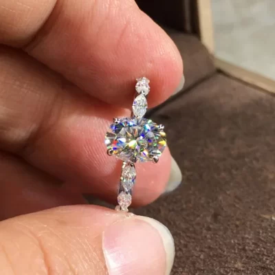 Tinh Tế Giòn Đá Quý Moissanite Nhẫn Nữ Món Quà Trang Sức Nhẫn Đính Hôn 6 Gai Bộ Sáng Bóng Hơn Quà Tặng Kim Cương