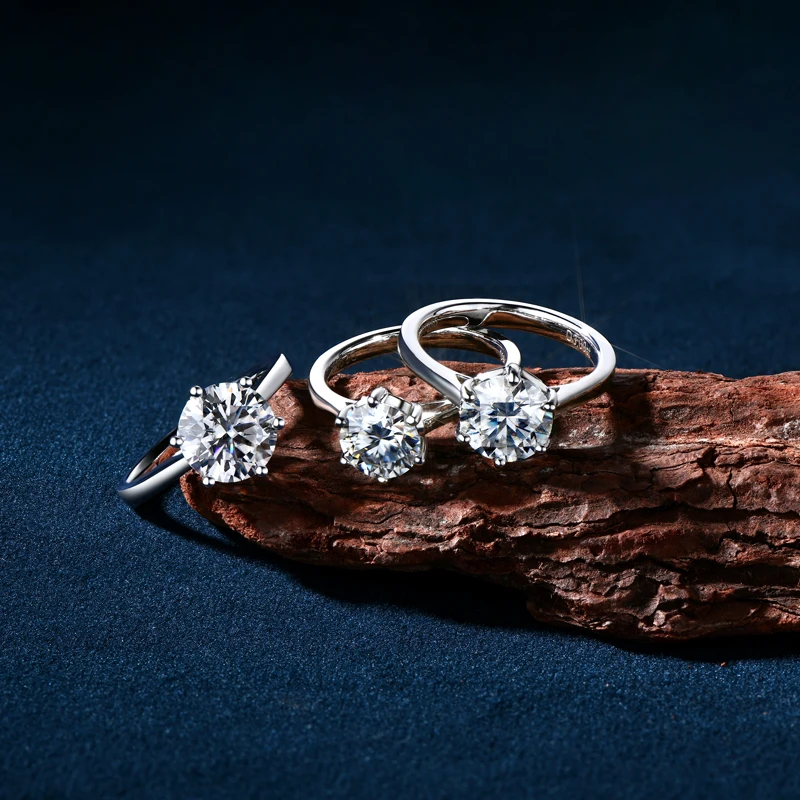 IOGOU-Luxury-Moissanite-Engagement-Ring-2-4ct-Solitaire-925-Sterling-Silver-Diamond-Wedding-Rings-for-Women-2.webp