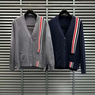 TB Áo Len Nam Thu Đông Hải Quân Mới Áo Thương Hiệu Thời Trang Hàn Quốc Sọc Áo Khoác Cardigan Cổ Nam Chất Lượng Cao Túi Áo Len