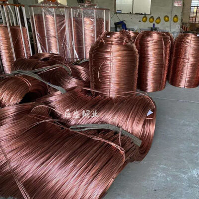 Được cung cấp trực tiếp từ nhà sản xuất, dây đồng đỏ là vật liệu mềm và ổn định dùng để hàn dây đinh tán đồng đỏ.