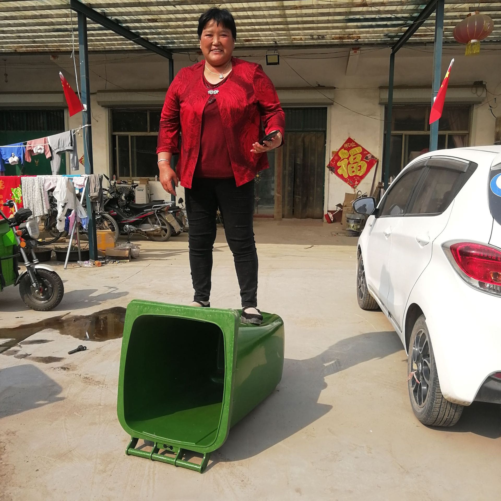 Thùng rác 240 lít nhà máy cộng đồng sử dụng ngoài trời bền đẹp, thân thiện mô TGNT_1556