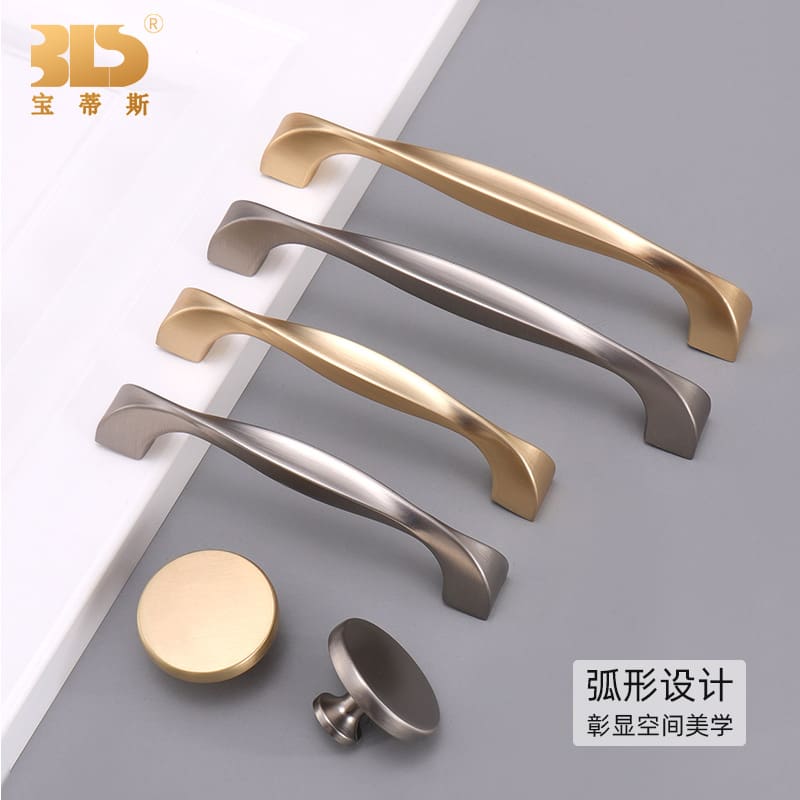 Ánh sáng sang trọng tay cầm bằng hợp kim kẽm cao cấp, tiện lợi cho nhà hàng T TR-62