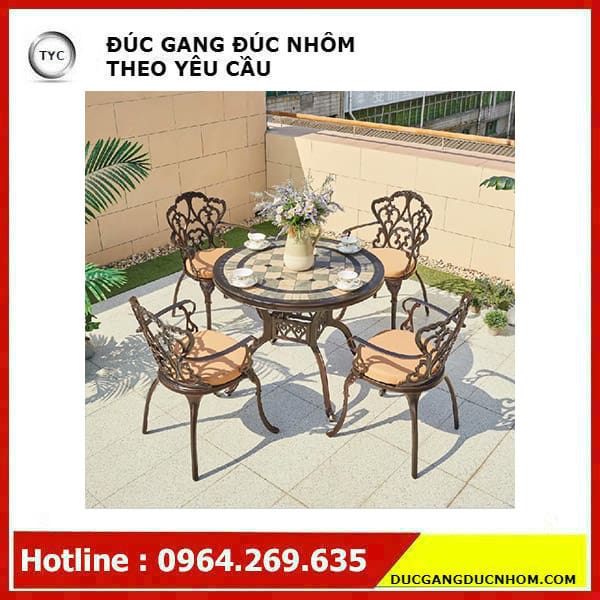 Ban-ghe-ban-cong-san-vuon.-Bo-ban-ghe-ngoai-troi-nhap-khau-2.jpg