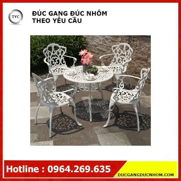 Ban-ghe-ban-cong-san-vuon.-Bo-ban-ghe-ngoai-troi-nhap-khau-3.jpg