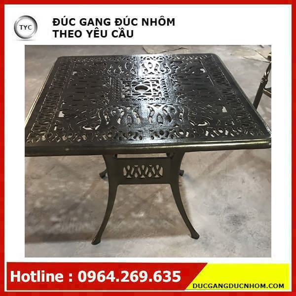 Ban-ghe-san-vuon-nhom-duc-hinh-vuong-1.jpg