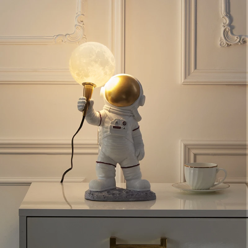 Modern-astronaut-resin-art-for-lamp-study-decoration-creativity-living-room-attic-decoration-resin-lamp-astronaut-3.webp