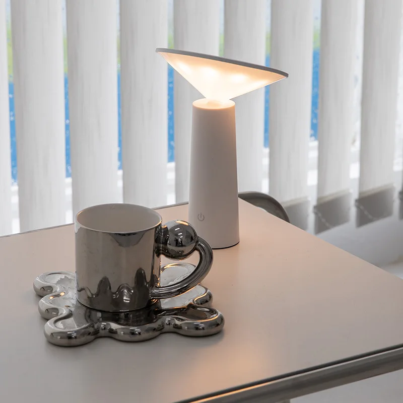 Đèn Bắc Âu Thiết Kế Tối Giản Sạc Để Bàn Phòng Ngủ Đầu Giường Nhà Hàng - DDB-464