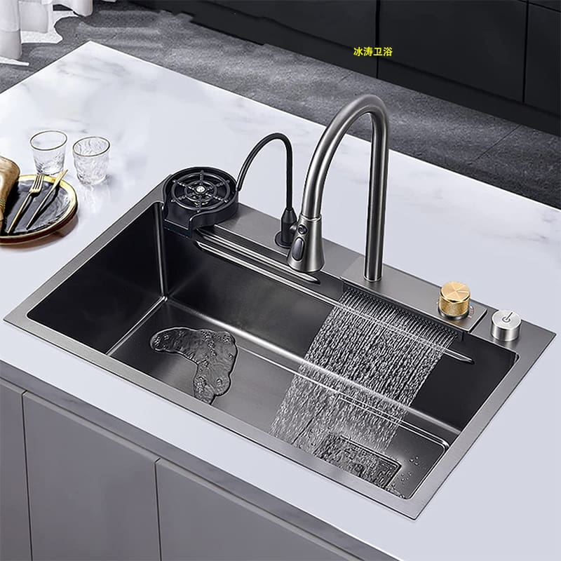 Được trang bị đầy đủ chậu rửa inox 304 chậu cao cấp, tiện lợi cho nhà hàng CR CR-183