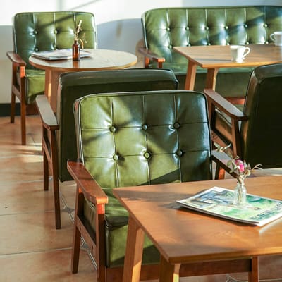 Bàn ghế Nhà hàng cà phê Mỹ gỗ rắn hai tầng sofa da thương - BGCF-412