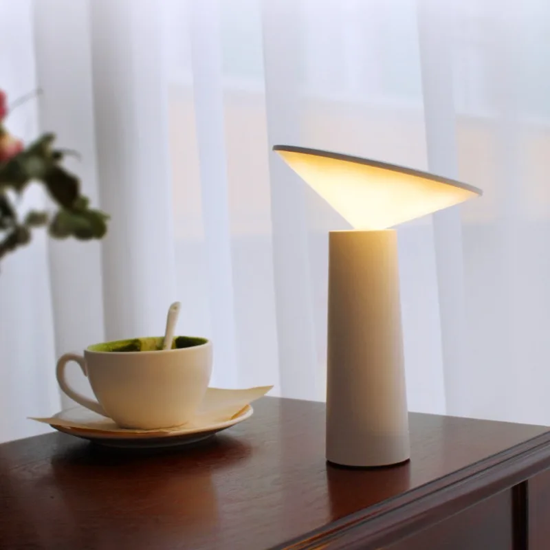 Đèn bàn sạc LED hiện đại USB di động Công tắc cảm ứng Đèn ngủ khách sạn - DDB-47