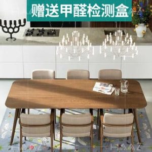 Bàn ăn bằng gỗ, thiết kế đơn giản nhập khẩu.