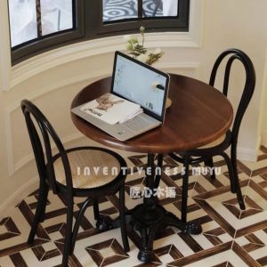 Bàn ăn gỗ nguyên khối phong cách cổ điển thanh nhà hàng nhạc tráng miệng quán trà sữa cafe thời trung cổ Bàn ghế Bàn vuông tròn nhỏ - Hình 2