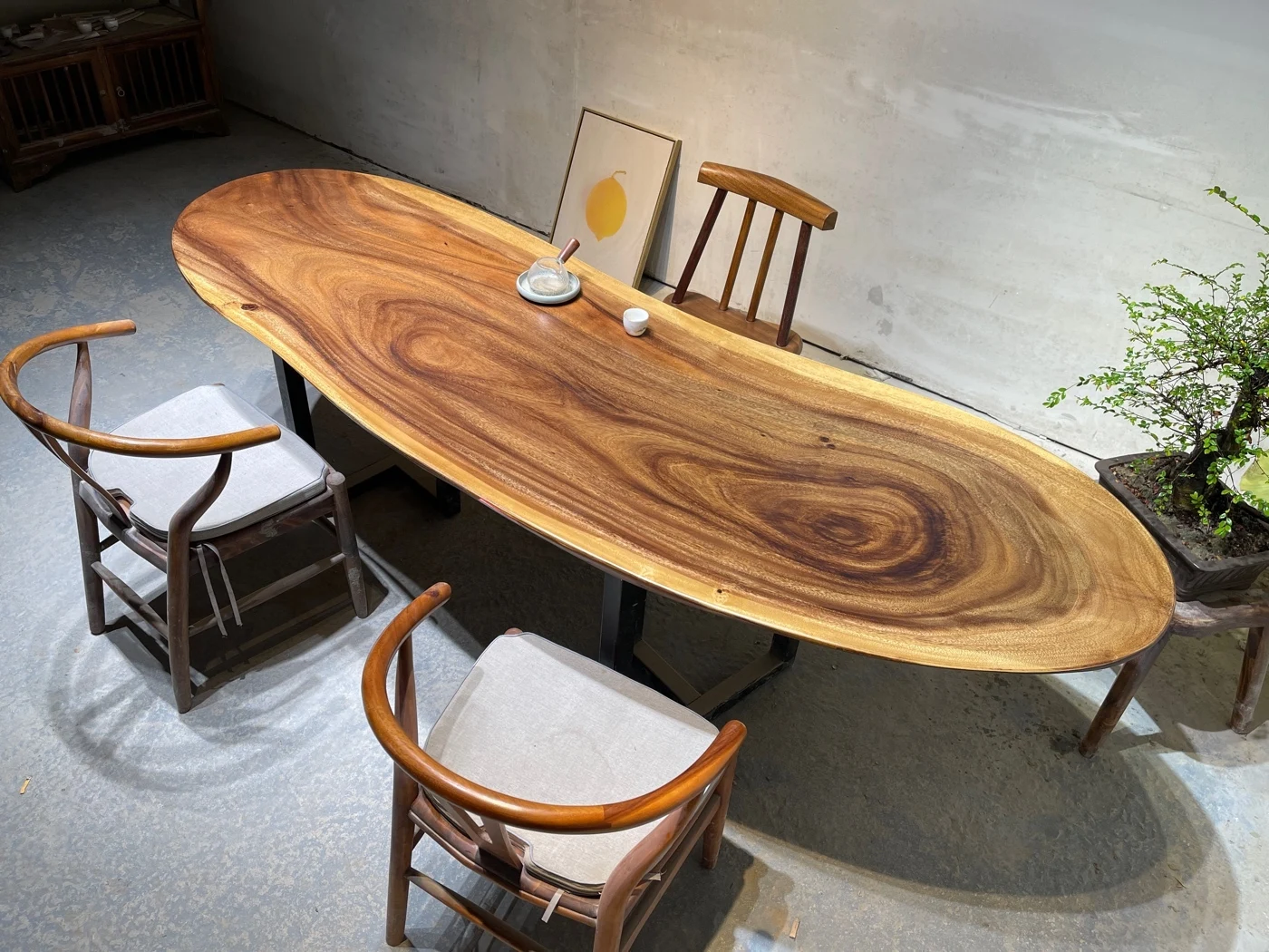 Bàn ăn Mẫu mới phổ biến Nam Mỹ Quả óc chó hình dạng tự nhiên Mặt bàn Live Edge Tấm gỗ Bàn ăn - Hình 4 Bàn ăn Mẫu mới phổ biến Nam Mỹ Quả óc chó hình dạng tự nhiên Mặt bàn Live Edge Tấm gỗ Bàn ăn - Hình 4