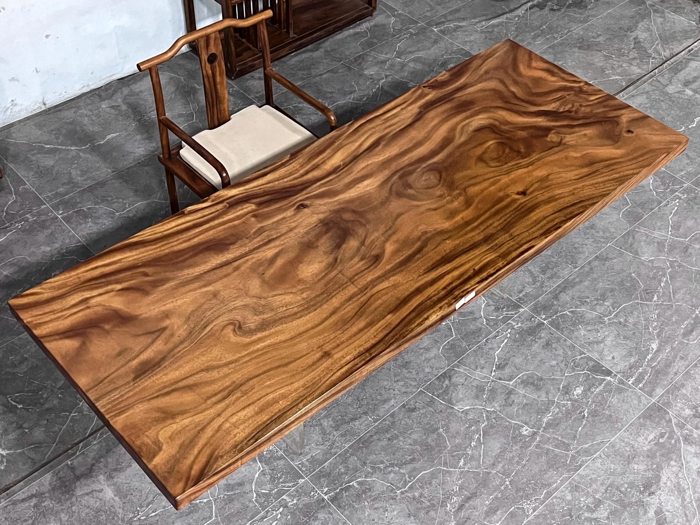 Bàn ăn Mẫu mới phổ biến Nam Mỹ Quả óc chó hình dạng tự nhiên Mặt bàn Live Edge Tấm gỗ Bàn ăn Bàn ăn Mẫu mới phổ biến Nam Mỹ Quả óc chó hình dạng tự nhiên Mặt bàn Live Edge Tấm gỗ Bàn ăn