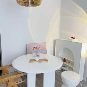 Bàn ăn và ghế tròn theo phong cách wabi-sabi Bắc Âu phòng nhỏ Bàn ăn màu kem lưới đỏ Bàn đàm phán quán cà phê - Hình 2