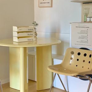 Bàn ăn và ghế tròn theo phong cách wabi-sabi Bắc Âu phòng nhỏ Bàn ăn màu kem lưới đỏ Bàn đàm phán quán cà phê