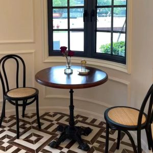 Bán buôn Mỹ cổ điển gỗ rắn cafe Bàn ghế nhà hàng thanh cửa hàng món tráng miệng Bàn ăn sắt rèn vuông nhỏ đơn giản - Hình 3