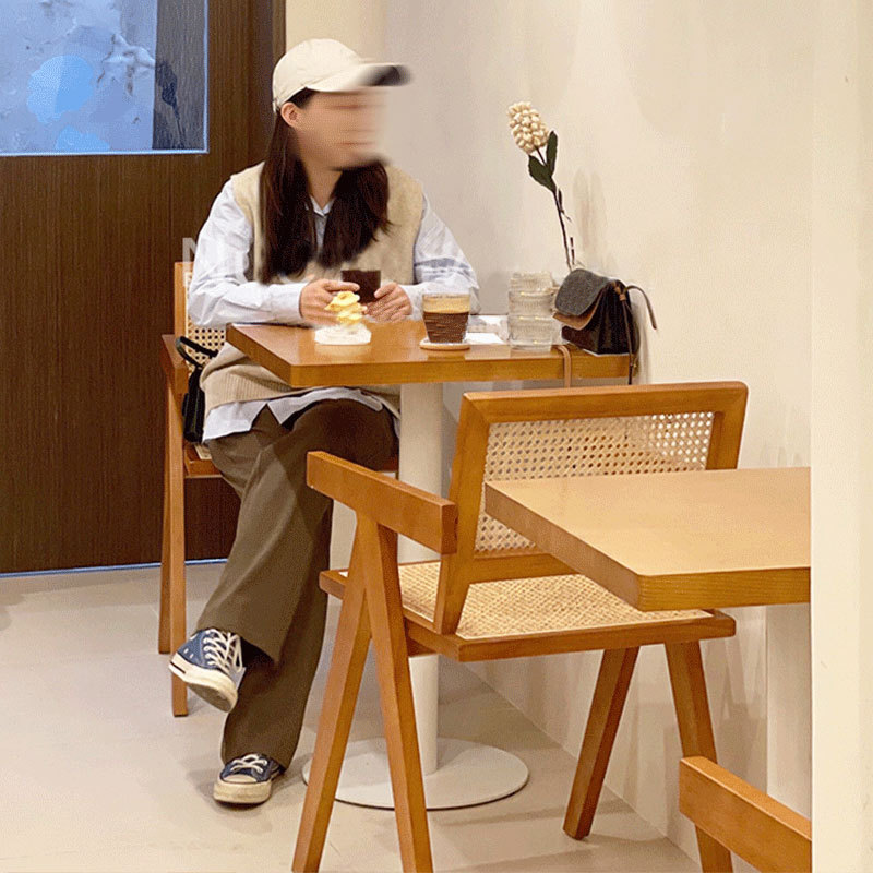 Bàn ghế Chenghong Bàn ăn gỗ rắn cửa hàng bánh tráng miệng khu vực giải trí đặc biệt Bàn vuông cafe giải trí Bàn ghế bán buôn - Hình 3 Bàn ghế Chenghong Bàn ăn gỗ rắn cửa hàng bánh tráng miệng khu vực giải trí đặc biệt Bàn vuông cafe giải trí Bàn ghế bán buôn - Hình 3