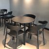 Bàn ghế Giải trí bằng nhựa ngoài trời đàm phán ban công ngoài trời Bàn tròn nhỏ ghế lưới quán trà sữa màu đỏ Bàn ăn gấp