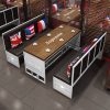 Bàn ghế Phong cách công nghiệp ghế sofa quầy bar Bàn ghế thanh lưới sáng tạo Bàn gỗ nguyên khối màu đỏ quán cà phê nhà hàng quán cà phê