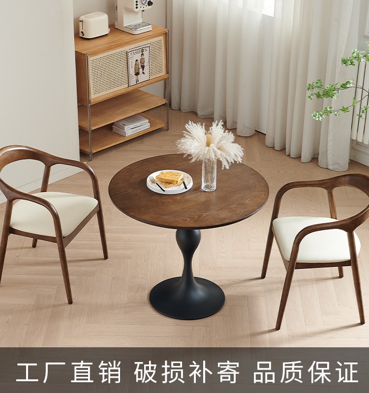 Bàn ghế phòng nhỏ bằng gỗ nguyên khối đơn giản Bàn tròn ban công Bàn ăn Bàn ghế thương mại homestay nhà hàng quán cà phê - Hình 2 Bàn ghế phòng nhỏ bằng gỗ nguyên khối đơn giản Bàn tròn ban công Bàn ăn Bàn ghế thương mại homestay nhà hàng quán cà phê - Hình 2