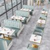 Bàn ghế Quán cà phê đồ ăn phương tây dựa vào tường ghế sofa net màu đỏ tráng miệng đồ ăn nhẹ bánh mì kẹp thịt cửa hàng trà sữa nướng Bàn ghế