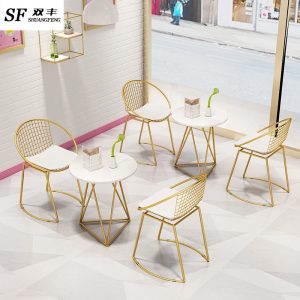 Bàn ghế Quán trà sữa Bắc Âu Bàn ghế lưới gió đỏ quán cà phê tráng miệng Bàn tròn nhỏ đơn giản Bàn ghế giải trí sáng tạo - Hình 2