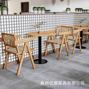 Bàn ghế Quán trà sữa nổi tiếng Bàn ghế gỗ đặc phong cách cổ điển kiểu Mỹ quán cà phê nhà hàng thanh giải trí dựa vào tường ghế ăn mây - Hình 2