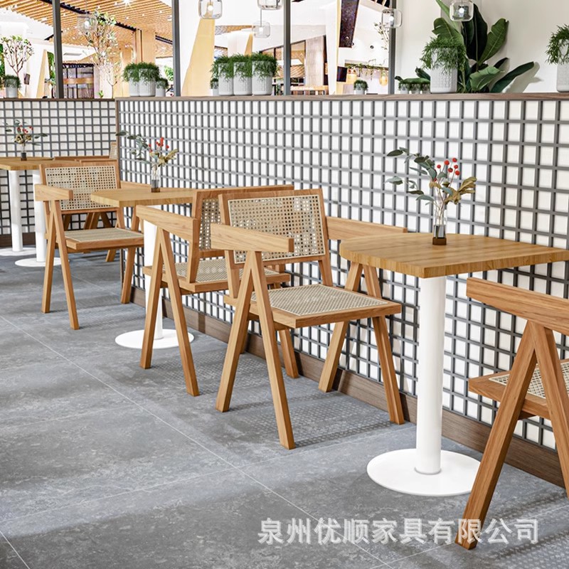 Bàn ghế Quán trà sữa nổi tiếng Bàn ghế gỗ đặc phong cách cổ điển kiểu Mỹ quán cà phê nhà hàng thanh giải trí dựa vào tường ghế ăn mây - Hình 4 Bàn ghế Quán trà sữa nổi tiếng Bàn ghế gỗ đặc phong cách cổ điển kiểu Mỹ quán cà phê nhà hàng thanh giải trí dựa vào tường ghế ăn mây - Hình 4