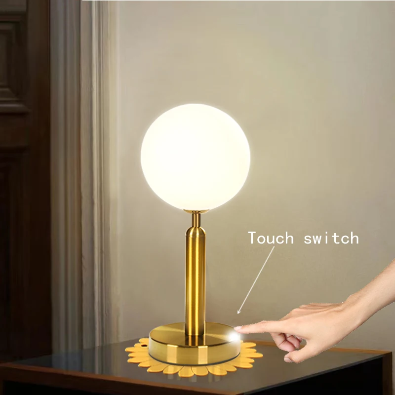 Đèn bàn bóng thủy tinh Bắc Âu có công tắc cảm ứng được sử dụng cho bàn trang điểm học tập Chiếu sáng phát sóng trực tiếp Phòng ngủ Đèn bàn cạnh giường ngủ - Hình 4 Đèn bàn bóng thủy tinh Bắc Âu có công tắc cảm ứng được sử dụng cho bàn trang điểm học tập Chiếu sáng phát sóng trực tiếp Phòng ngủ Đèn bàn cạnh giường ngủ - Hình 4