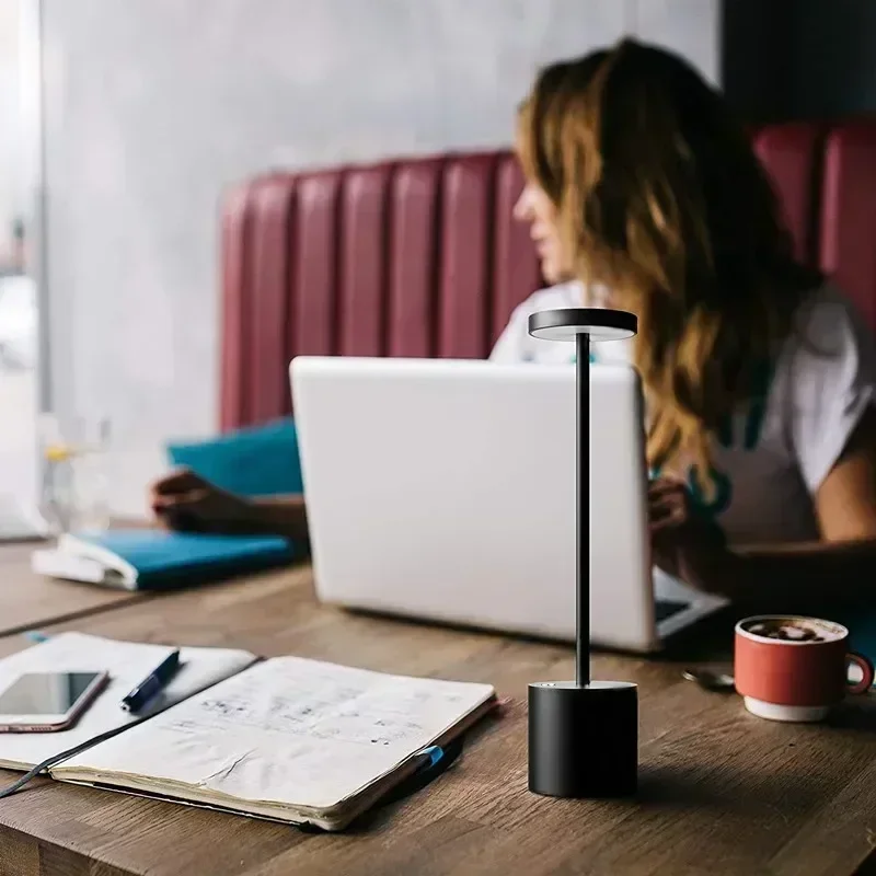 Đèn bàn không dây dùng pin sạc USB – Thiết kế nhôm LED điều chỉnh độ sáng, phù hợp nhà hàng, quầy bar, phòng ăn - Hình 4 Đèn bàn không dây dùng pin sạc USB – Thiết kế nhôm LED điều chỉnh độ sáng, phù hợp nhà hàng, quầy bar, phòng ăn - Hình 4