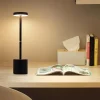 Đèn bàn sắt đầu phẳng Bắc Âu hiện đại thanh lịch với thanh điều khiển cảm ứng Đèn bàn đèn ngủ
