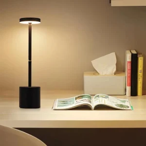 Đèn bàn sắt đầu phẳng Bắc Âu hiện đại thanh lịch với thanh điều khiển cảm ứng Đèn bàn đèn ngủ