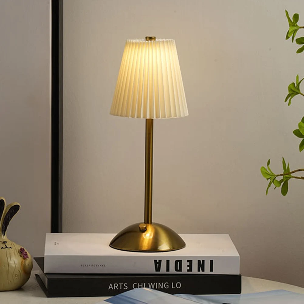 Đèn đầu giường bóng râm xếp li Ánh sáng dịu nhẹ Đèn trang trí có đế kim loại có thể sạc lại cho phòng ngủ phòng khách - Hình 2 Đèn đầu giường bóng râm xếp li Ánh sáng dịu nhẹ Đèn trang trí có đế kim loại có thể sạc lại cho phòng ngủ phòng khách - Hình 2