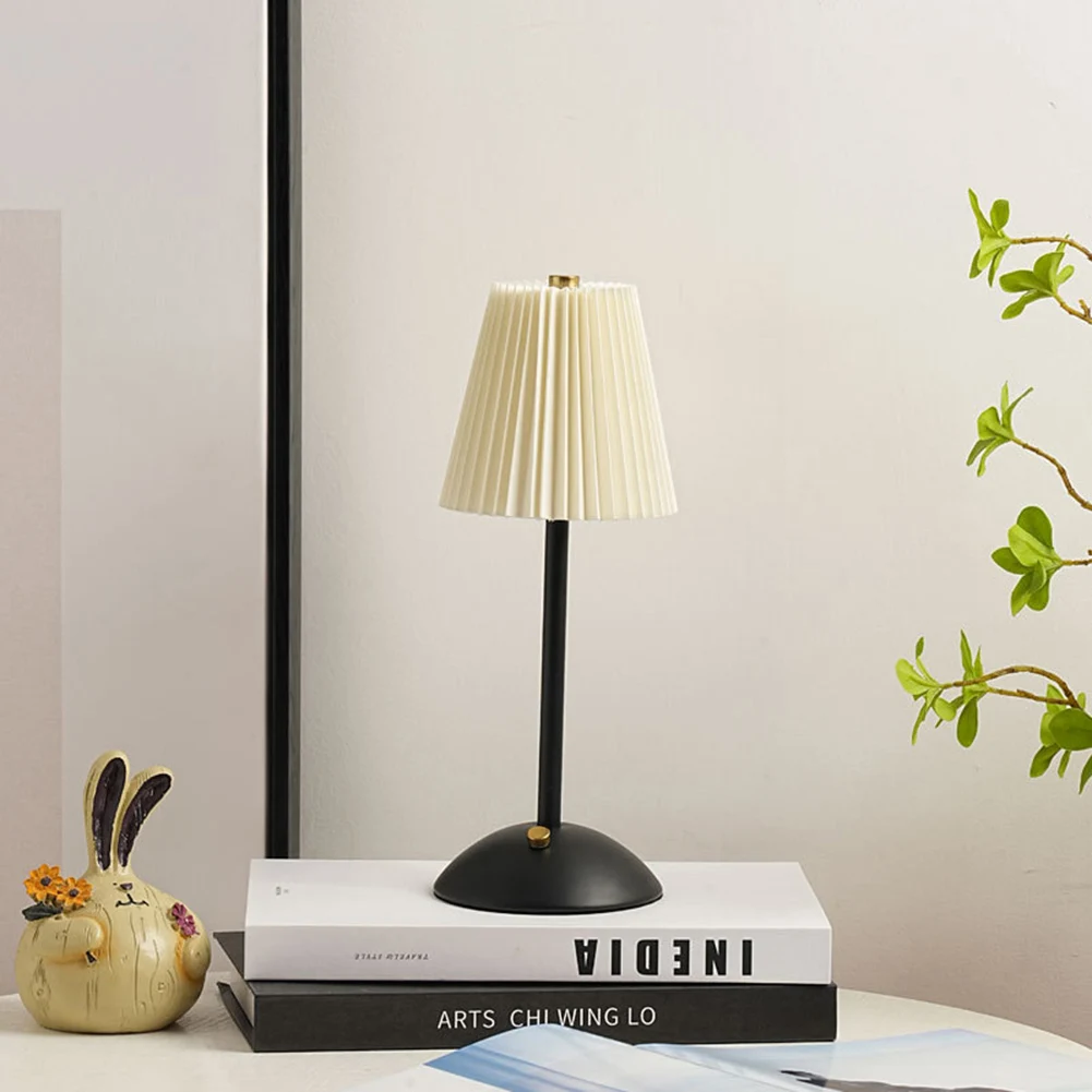 Đèn đầu giường bóng râm xếp li Ánh sáng dịu nhẹ Đèn trang trí có đế kim loại có thể sạc lại cho phòng ngủ phòng khách - Hình 3 Đèn đầu giường bóng râm xếp li Ánh sáng dịu nhẹ Đèn trang trí có đế kim loại có thể sạc lại cho phòng ngủ phòng khách - Hình 3
