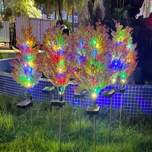 Đèn LED năng lượng mặt trời ngoài trời cắm đất bốn màu Giáng sinh cây thông và cây bách cắm đất bãi cỏ Đèn trang trí lễ hội sân vườn Đèn