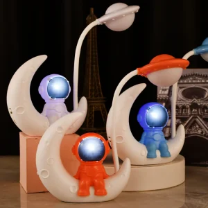 Đèn LED Sáng Tạo Hoạt Hình Spaceman Phi Hành Gia Đèn Bàn Bảo Vệ Mắt Đèn Ngủ Phòng Ngủ Học Sinh Học Đọc Sách Tặng Đèn - Hình 2