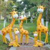 Phim hoạt hình Con hươu cao cổ FRP Điêu khắc Sân vườn Ngoài trời Cảnh quan Mẫu giáo Thủ công mỹ nghệ Dễ thương Bản phác thảo Đồ trang trí Đồ trang trí