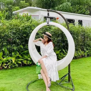 Sân chơi LED ngoài trời trang trí trung tâm Xích đu hình lưỡi liềm phát sáng giường ngủ xích đu mặt trăng - Hình 3