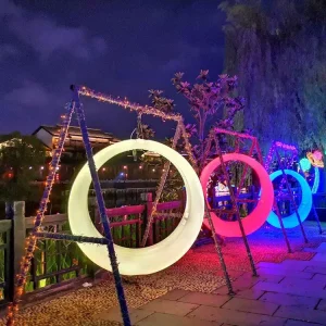 Sân chơi LED ngoài trời trang trí trung tâm Xích đu hình lưỡi liềm phát sáng giường ngủ xích đu mặt trăng - Hình 5